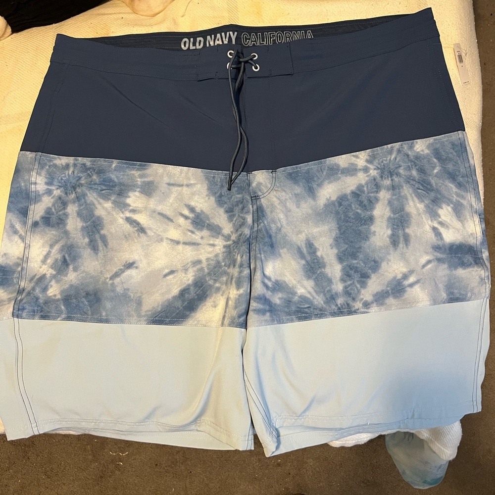 Men’s swim trunks 48 NWT